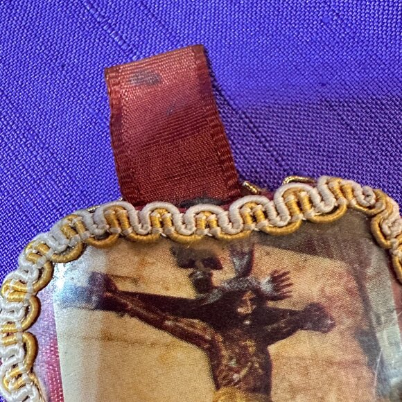 Vintage Folk Art Jesus Brooch / Pin - Picture 2 of 4